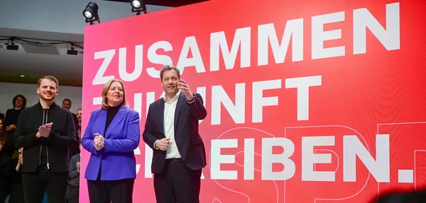 „Fast schon beschämend“ – SPD-Migrationspolitiker fühlen sich bei Programmdebatte außen vor